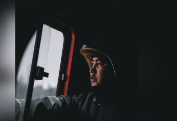 Пожарный оказался в эпицентре взрыва и выжил: история спасателя из Уральска потрясла страну