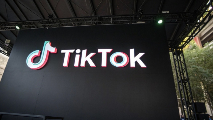  El.kz / Recraft / Dinmukhamed Beissembayev 