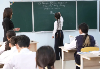 Неліктен Қазақстанда кейбір мұғалімдер сыйақысыз қалып отыр