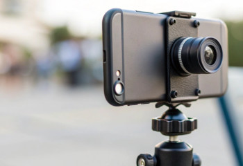 «Посмеялись от души»: позирование для дружеских фото развеселило соцсети