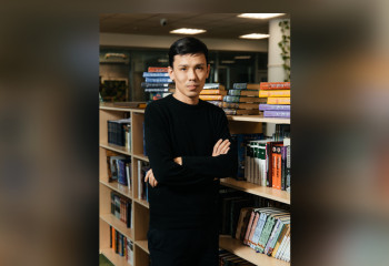 Виртуальные взрывы и «цифровая» колба: как учитель из Астаны меняет представление о химии