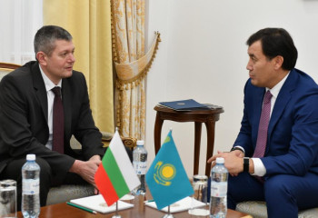 Newly appointed Bulgarian Ambassador presents copies of ctedentials