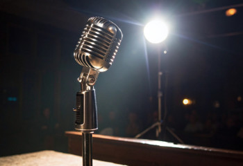 Кайрат Тунтеков поразил новогодним номером под свою песню «У меня ноль»