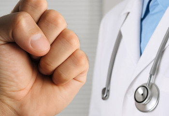 Медицина қызметкерлеріне шабуыл жасағандарға қандай жаза қолданылады