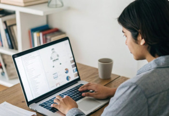 ChatGPT как навигатор карьеры: OpenAI тестирует раздел для поиска работы и улучшения резюме