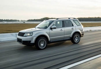 Chinese SUV sets Guinness World Record with ice ramp jump