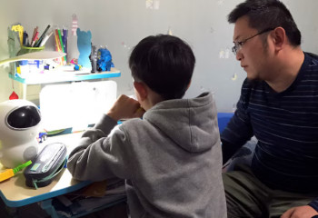 Қытай мектептерінде үй тапсырмасын жасанды интеллект тексереді