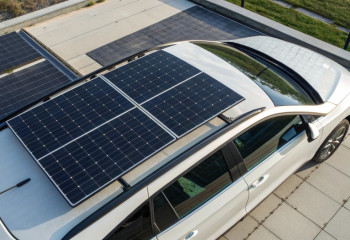 Nissan испытал электромобиль Ariya с солнечными панелями для автономной подзарядки