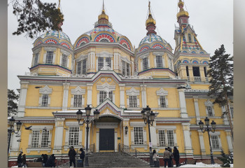 «Построен без гвоздей» и выдержал землетрясение в 9 баллов: уникальный собор в Алматы - фоторепортаж