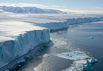 Стена против океана: ученые ищут способ замедлить гибель крупнейшего ледника мира