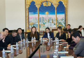 Жаңартылған Конституция: Қазақконцерт алаңында ашық талқылау өтті