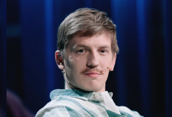 Известный комик Алексей Щербаков прилетел в Алматы