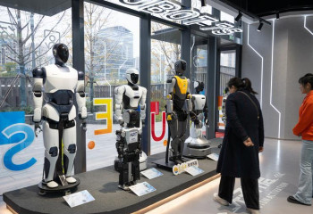 China's first 7S humanoid robot store showcases industry ambitions