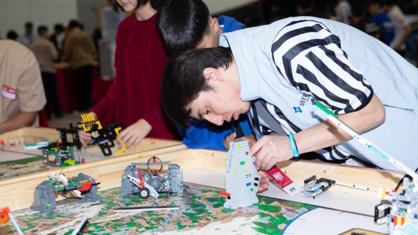  Жасанды интеллект және цифрлық даму министрлігі 