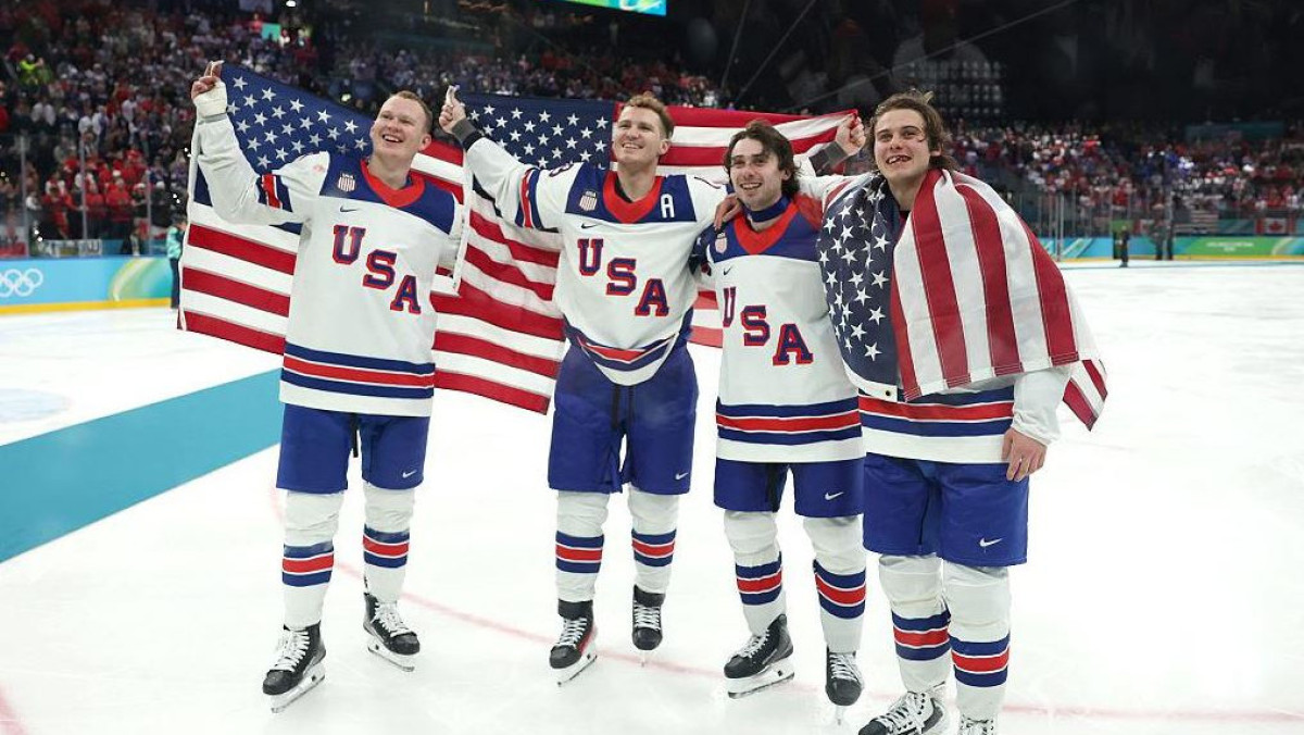  Брэди Ткачук, Мэттью Ткачук, Куинн Хьюз және Джек Хьюз  Elsa / Getty Images 