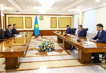 Kazakh PM discusses implementation of joint projects with EDB Chairman