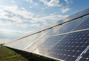 Новый шаг к энергетике будущего: солнечные элементы из Китая сохранили 97% мощности после 2000 часов работы