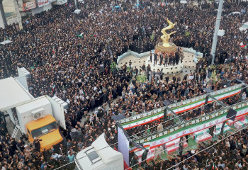 Минабтағы мектеп трагедиясы: 165 оқушы мен мұғалімнің жерлеуі өтті