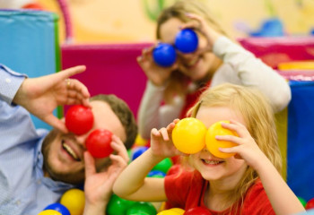 Ата-аналарға ескерту: ойын алаңы қауіпсіз екенін қалай білеміз?