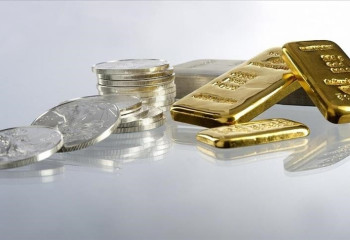 Gold and industrial metals decline as investors turn to US dollar amid geopolitical risks