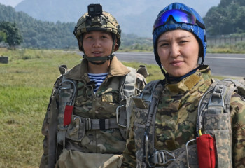 Высота и парашют: как казахстанские десантницы служат в элите армии