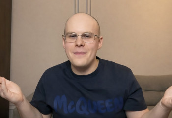 «Возьми телефон, детка»: как строчка из рэп-трека стала главным мемом соцсетей