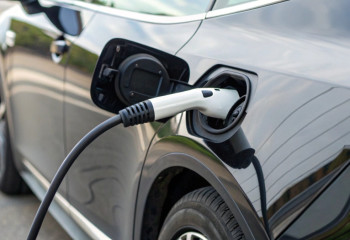 BYD представила электромобиль, который заряжается до 70% всего за пять минут