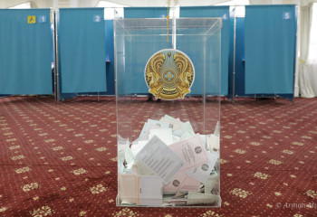 Как голосуют на референдуме казахстанские политики