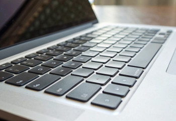 В сети выявили тысячи «фабрик» новостей, созданных ИИ