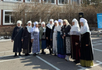 Алматыдағы референдум: «Қазақ аналары» мүшелері отбасымен дауыс берді