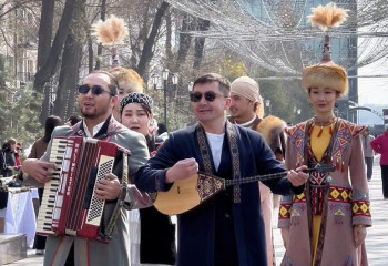 Шымкентте референдум мерекелік атмосферада өтіп жатыр