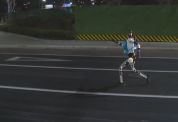 Қытай адамдар мен роботтар қатысатын жартылай марафонға дайындықты бастады