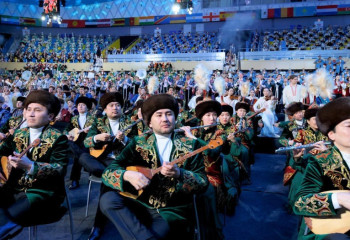 Пять тысяч музыкантов исполнили кюй «Шернияз» и песню «Наурыз» в Астане