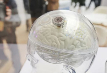 Сал ауруына шалдыққан адамдар енді чиптің көмегімен қозғала алады