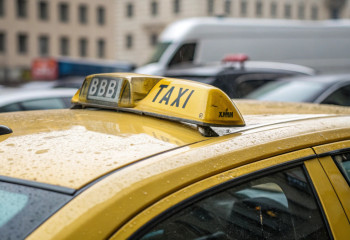 Столичный таксист оформил авто к Наурызу и восхитил соцсети