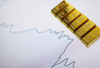 Spot gold falls below $4,500