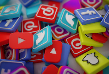 Meta мен YouTube-қа 3 млн доллар өтемақы міндеттелді