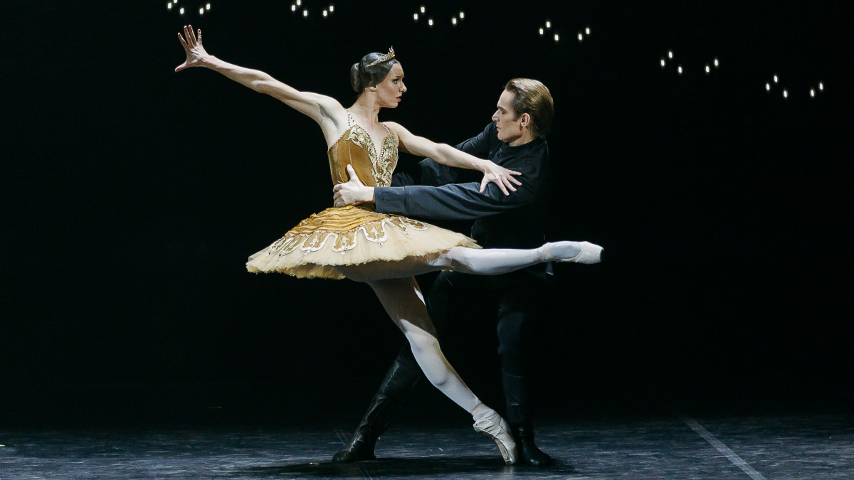  Ажар Лаубаева 