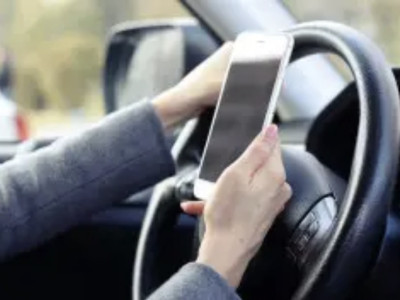 Рөлде телефон қолдану: айыппұлдан қалай сақтануға болады?