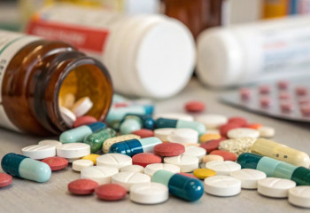 ИИ разрешили продлевать рецепты на препараты – зачем это нужно