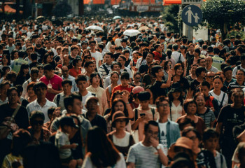 Жерде адам саны тым көбейіп кеткен: ғалымдар бұл мәселені шеше ала ма?
