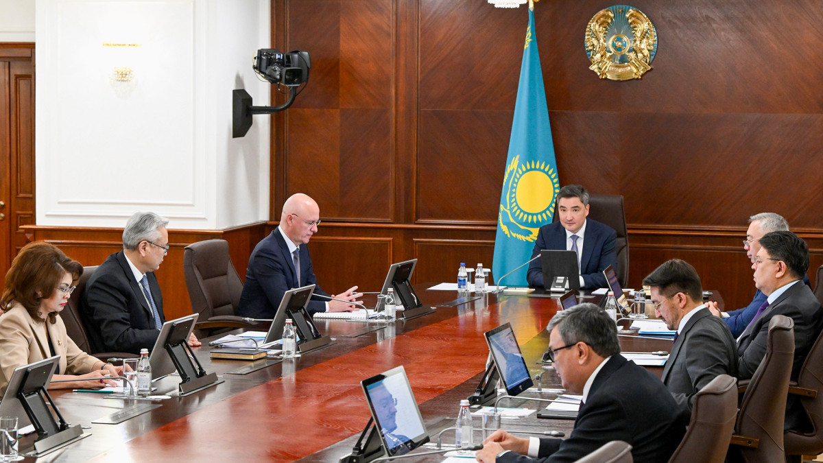 Prime Minister Instructs to Leverage Competitive Advantage and Develop Coal Industry