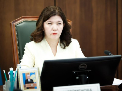 «Бәрін тоқтаттық». Министр Сүлейменова мұғалімдерден сүйінші сұрады