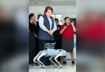 Роботы-собаки вышли на охрану школ в Алматы