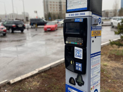 Дәмхана, автотұрақтағы QR-кодты сканерлеу қауіпті: алаяқтардың жаңа айласы қалай жұмыс істейді?