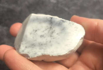 Этот опал находят под ногами в Казахстане и продают за хорошие деньги