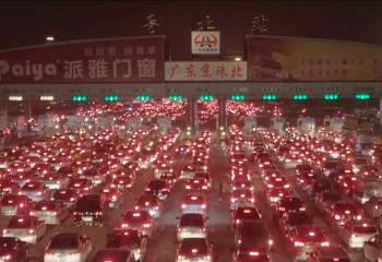 12 күнге созылған кептеліс: Қытайдағы жүргізушілер жолда қалай өмір сүрді?