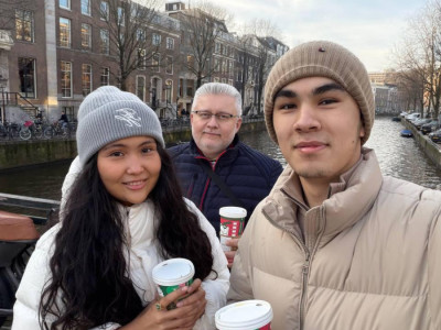 Шахмат әлемінің ханзадасы: Бибісара Асаубаеваның қасында жүрген Жавохир Синдаров кім?