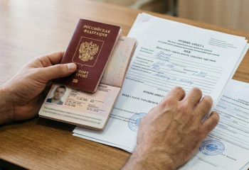 Россиянам на заметку: каковы требования к казахскому языку для получения ВНЖ в Казахстане