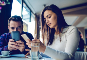 Күн сайын жүздеген сөз жоғалады: адамдар сөйлесуді ұмытып қалмай ма?